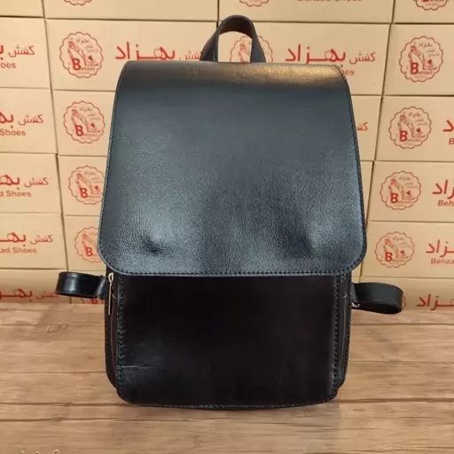 کیف کوله پُشتی تمام چرم طبیعی گاوی درجه یک زنانه دخترانه رنگ مشکی دوخت ماشینی بند قابل تنظیم کیفیت عالی 