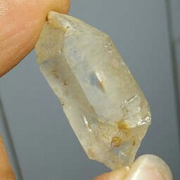 منشور سنگ راف در کوهی صد در صد طبیعی سنگ هفت چاکرا کد 13505