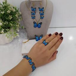 ست پنج تکه پروانه آبی رزینی شامل گردنبند ،گوشواره سه پروانه،دستبند پنج پروانه اتصالات رنگ ثابت و گیرمو و انگشتر هدیه