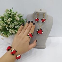 ست چهار تکه گل پیونی قرمز و سفید جنس خمیر ایتالیایی نشکن شامل گردنبند،گوشواره،دستبند با اتصالات رنگ ثابت و انگشتر  هدیه