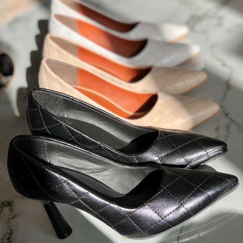 New collection 

کفش مجلسی 
جنس بیاله با پاشنه کروم
سایز 36 تا 40

شنل دوزی
قالب استاندارد 
پاشنه 7 سانت