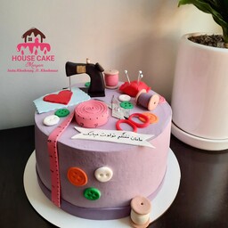 کیک تولد مادرانه چرخ خیاطی یاسی رنگ 