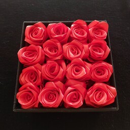 باکس مربعی کوچیک رنگ قرمز با درب طرح دار، مناسب هدیه تولد و ولنتاین