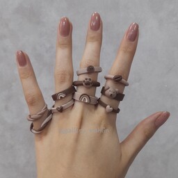 انگشتر خمیری فانتزی دخترانه رنگ کرم و قهوه ای(دستساز) پک 10 عددی(سایز و رنگ انگشتر قابل تغییر است)