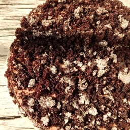 کیک شکلاتی مرطوب با فیلینگ موز و گردو و خامه به وزن یکونیم کیلو مناسب افراد عاشق شکلات (ارسال بصورت پس کرایه )