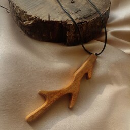 گردن آویز ( گردنبند ) چوبی دست ساز مدل شاخ گوزن 