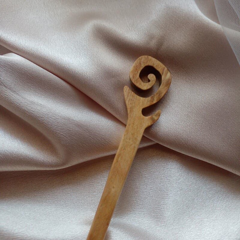 پین مو ( گیره مو ) چوبی دست ساز مدل مارپیچ