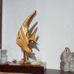 مجسمه دکوری ماهی چوبی با تزیینات صدف دست ساز