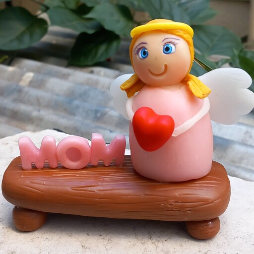 تندیس فرشته طرح اسم mom سازه خمیری سایز کوچک هدیه روز مادر