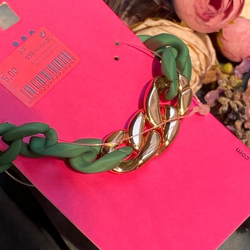 دستبند فوق العاده خاص در دست دستبند دخترانه  اکسسوری زنانه بینظیر برای کادو تولد زیورآلات وارداتی فاقد نیکل ضدحساسیت