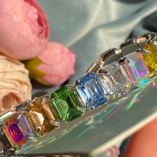 دستبند کشی تمام کریستال فوق العاده خاص در دست دستبند دخترانه  اکسسوری زنانه بینظیر برای کادو تولد زیورآلات وارداتی 