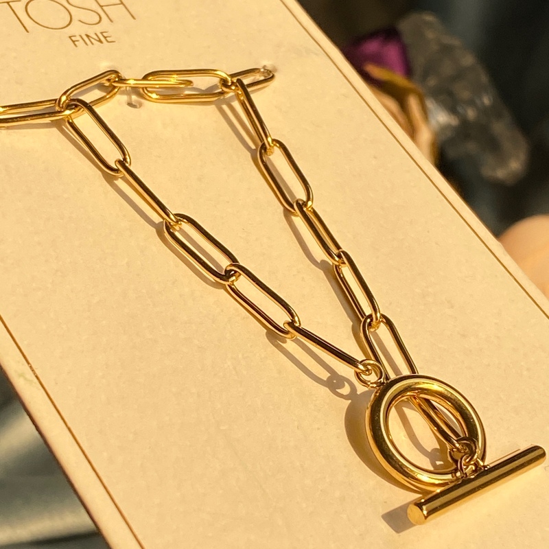 دستبند استیل رنگ ثابت دخترانه با قفل T دستبند طلایی بسیار زیبا مشابه طلایی مناسب کادو تولد