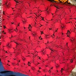 شال زیبای نخ. موهر دوبی  اعلا رنگ زمینه قرمز جذذذذاب (دو متر در 75)