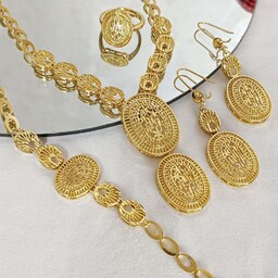 سرویس کامل زنانه طرح طلا شامل گردنبند و دستبند و گوشواره و انگشتر رنگ ثابت ارسال رایگان