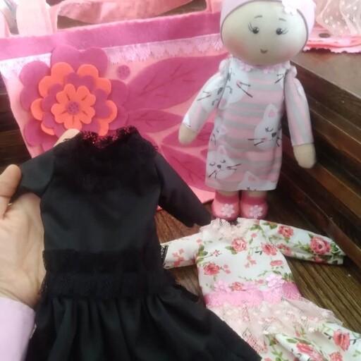 عروسک با حجاب لباس قابل تعویض با دو دست لباس 