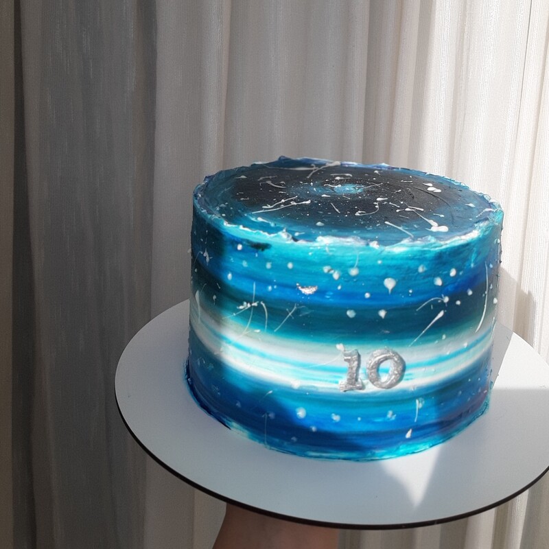 کیک تولدخامه ای کیک کهکشانی