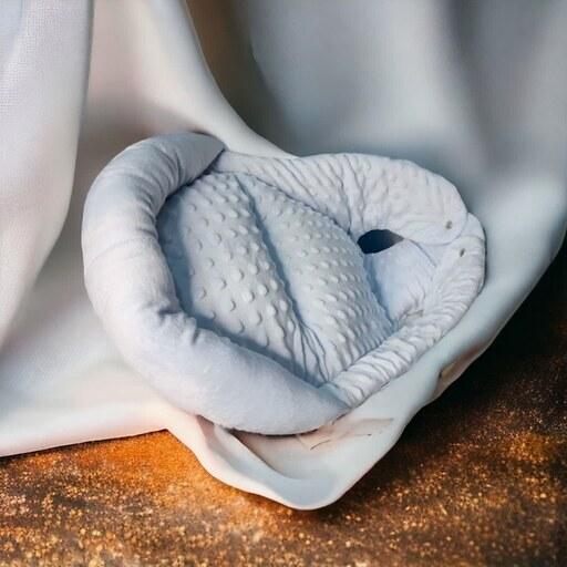 قنداق سوئیسی یا آغوشی نوزاد مخمل رنگ آبی سفید