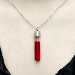 گردنبند زنانه و مردانه شیشه قرمز با زنجیر استیل نقره ای رنگ ثابت