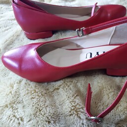 کفش پاشنه دار پشت بند دار دخترانه مجلسی کار خارجی رنگ قرمز سایز 37 به سایز 36 هم میخوره