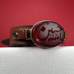 دستبند چرمی قاب نقره عقیق سرخ با ذکر یا حسین (ع)