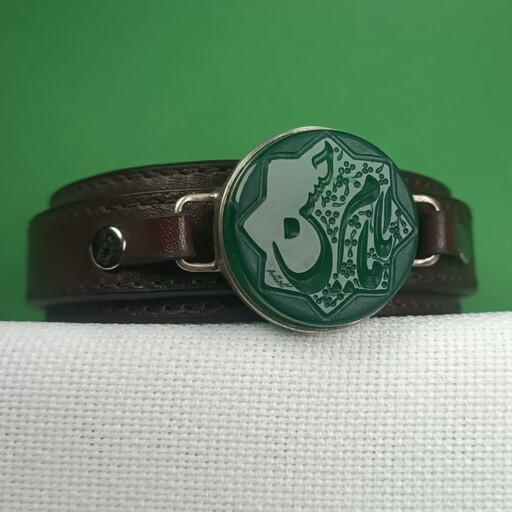 دستبند چرمی قاب نقره عقیق سبز با حکاکی یا امام حسن (ع)