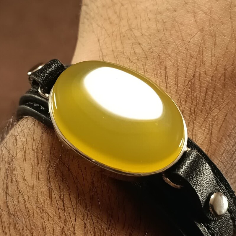 دستبند چرمی قاب نقره عقیق زرد