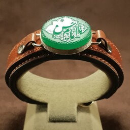 دستبند چرمی قاب نقره عقیق سبز با حکاکی یا امام حسین(ع)