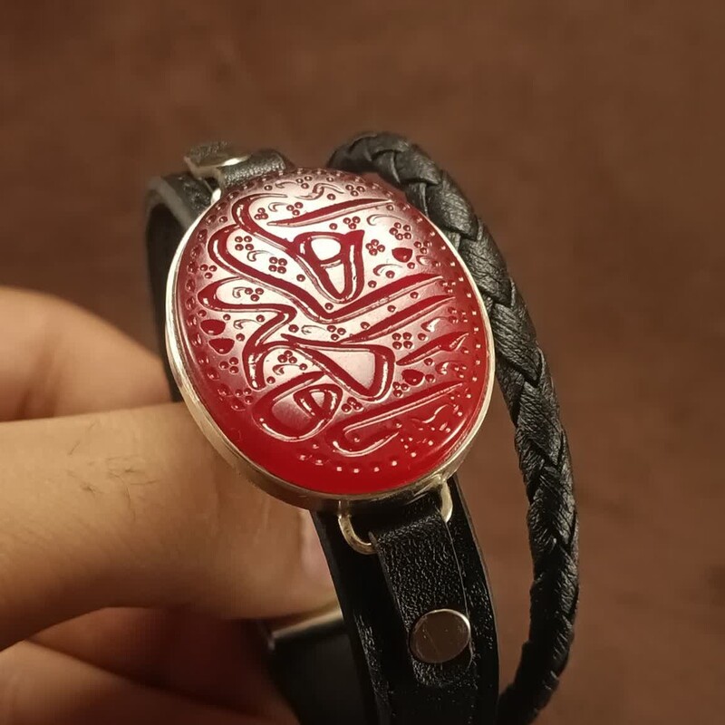 دستبند چرمی قاب نقره عقیق سرخ خراسانی با ذکر یا فاطمه الزهرا 