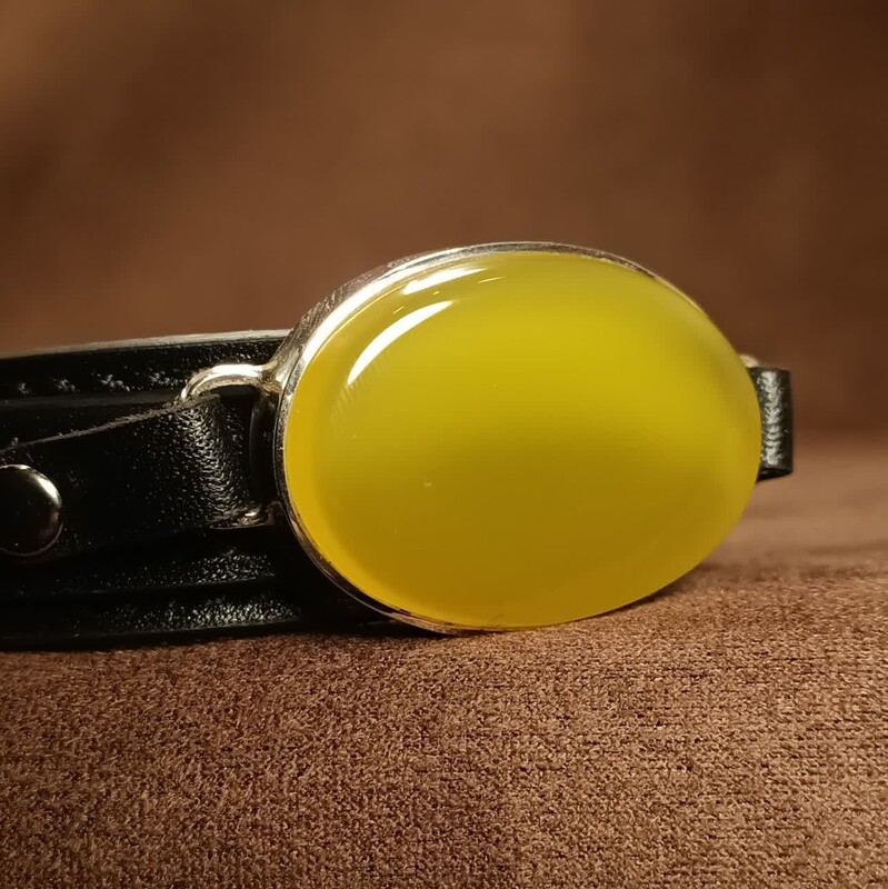 دستبند چرمی قاب نقره عقیق زرد