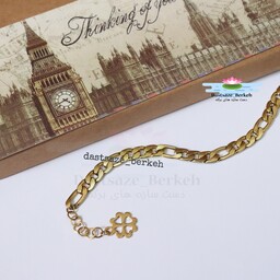 دستبند فیگارو طرح طلا همراه با آویز  تمام استیل و رنگ ثابت . دستبند کارتیر . دستبند زنانه و دخترانه استیل و رنگ ثابت 