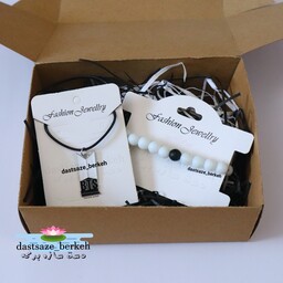 باکس هدیه ولنتاین شامل گردنبند و دستبند سنگی مشکی و سفید . قبل سفارش موجودی بگیرین . هدیه ولنتاینی کادو
