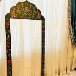 قاب آینه قدی نقاشی شده با دست اصیل و زیبابه عنوان دکور و اثر هنری از جنس چوب