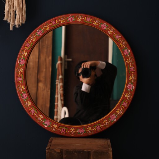 قاب آینه نقاشی شده کار دست اصیل و زیبا جنس چوب باقطر 60 سانت