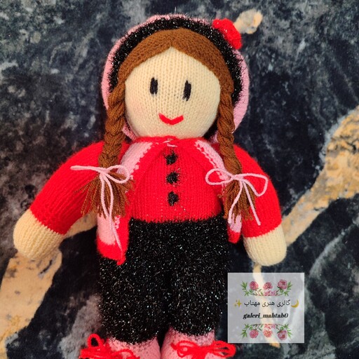 عروسک بافتنی دختر لباس قرمز بزرگ دستباف