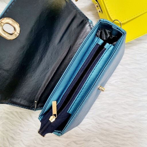کیف زنانه و دخترانه مجلسی زنجیر طلایی رنگ ثابت لویی ویتون در رنگ بندی 