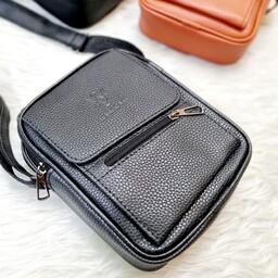 کیف مردانه دوشی و پاسپورتی و دستی جیب برگردان زیپی و قفل مگنتی دارای 4 جیب مجزا و جا موبایلی قیمت مناسب عسلی و مشکی 