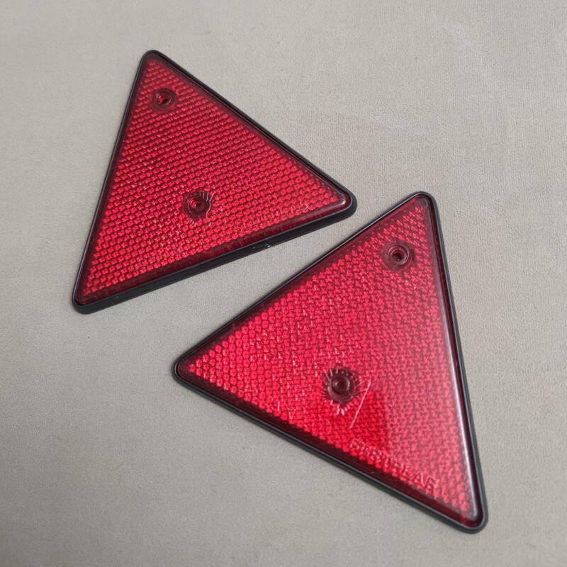 شبرنگ شبنما مثلثی طرح روسی بسته 2 عددی درجه یک با طلق شفاف رنگ قرمز و بدنه مواد نو