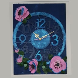 تابلو استاکو و ساعت با گلهای شقایق صورتی آبی برجسته بر روی زمینه آبی از جنس ام دی اف دارای ساعت با موتور روانگرد تا یوان