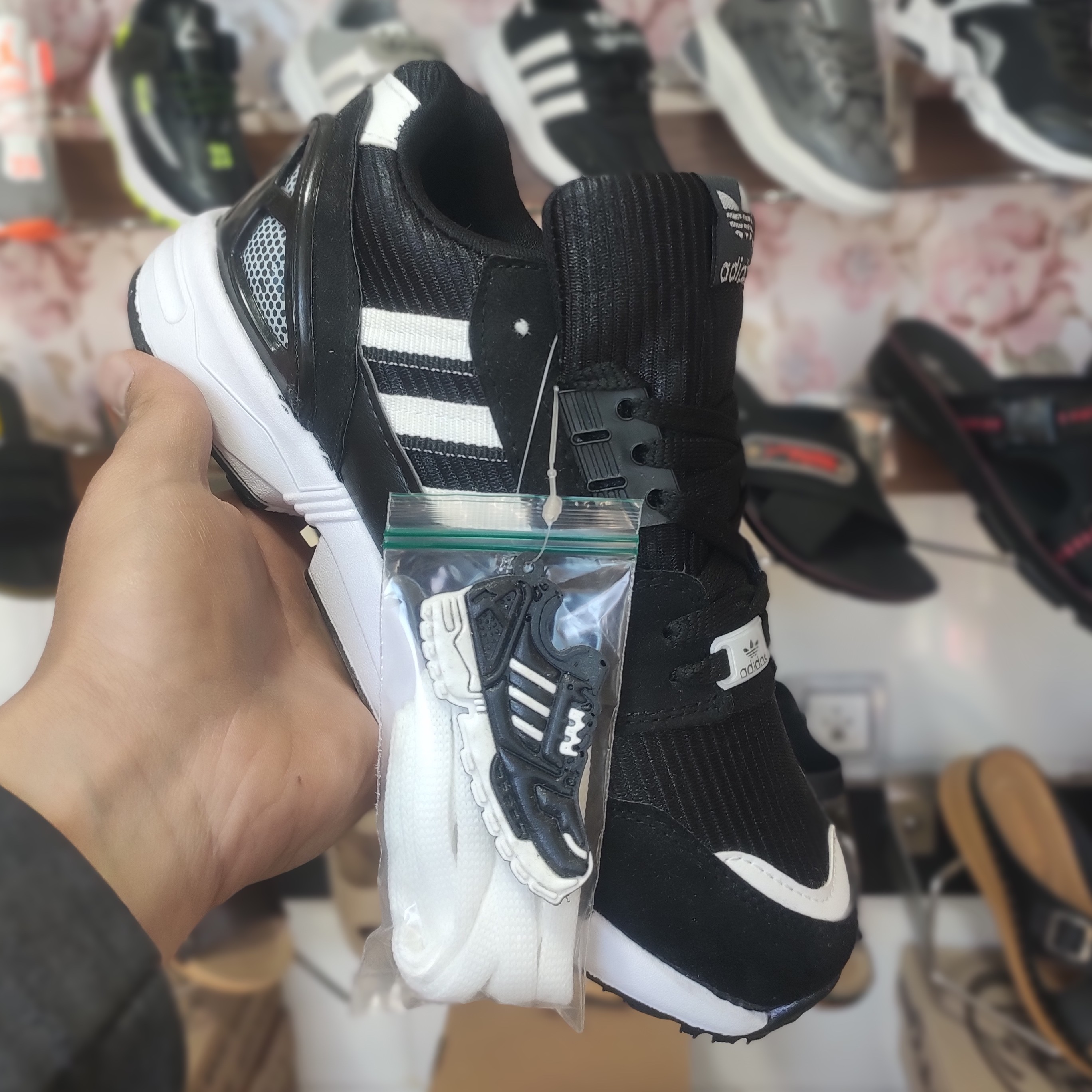 خرید و قیمت کتونی مردانه Zx 8000 مشکی سفید ، Zx8000، Zx، Adidas Zx