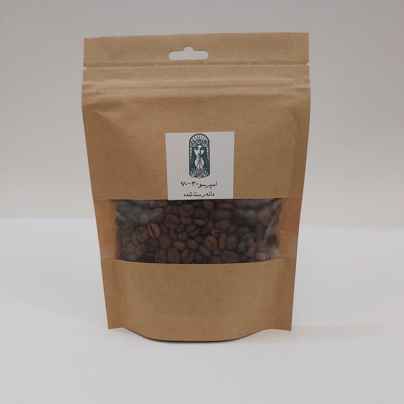 ترکیب 5 دانه قهوه رست شده از بهترین دانه ها 70درصد ربوستا 30درصد عربیکا