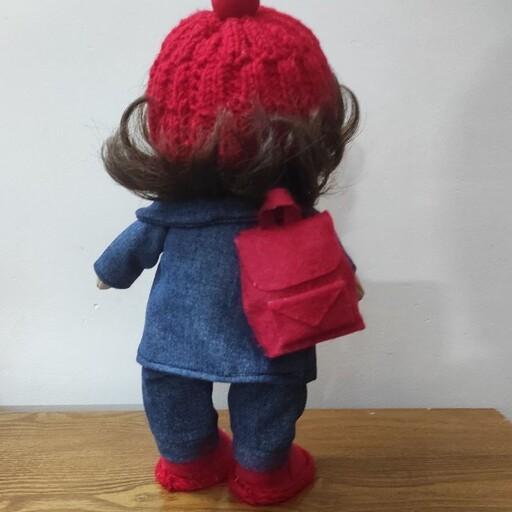 عروسک روسی  دست ساز با موی کوتاه همراه با کوله پشتی 