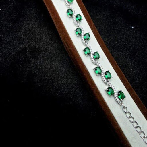 دستبند زیبای تمام نگین سبز  
نقره عیار925
ارسال رایگان 