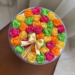 ژله ی رولی به شکل گل های رز با رنگها و طعم های مختلف برای  قشنگتر شدن میزهای  پذیراییتون 