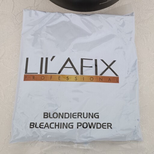 پودر دکلره لیلافیکس رنگ آبی (lilafix bleach powder) وزن  500گرم 

