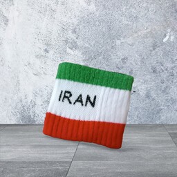 دو عدد مچ بند همراه با پیراهن و شورت ورزشی تیم ملی فوتبال ایران 