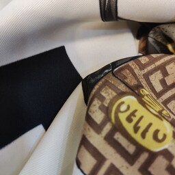 روسری ساتن طرح فندی،قواره کوچک،دارای دو رنگ کرم و قهوه ای
