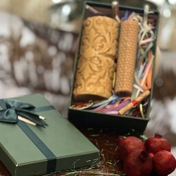 جعبه کادویی شامل شمع پارافین کریستال خارجی استوانه منبت و شمع بیزوکس ( موم عسلی ) 