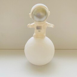 چراغ خواب فانتزی با طرح فضانورد جنس پلاستیک به رنگ سفید 