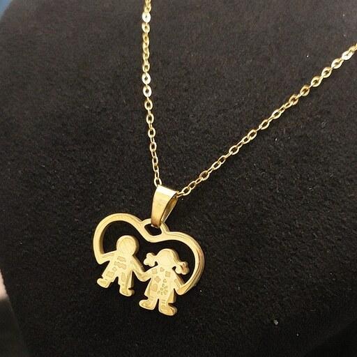گردنبند طرح قلب دختر و پسر طلایی ، شامل پلاک ( مدال ) و زنجیر 45 سانتی ، استیل رنگ ثابت 
