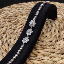 دستبند جواهری زنانه پر نگین طرح سه گل سفید یا نقره ای ، مشابه طلا ، استیل رنگ ثابت